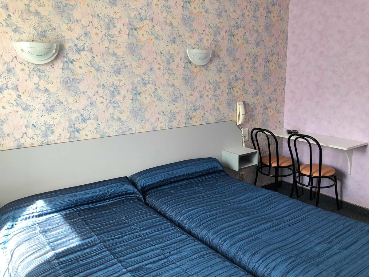 Hotel Des Voyageurs Saint-Chély-dʼAubrac エクステリア 写真