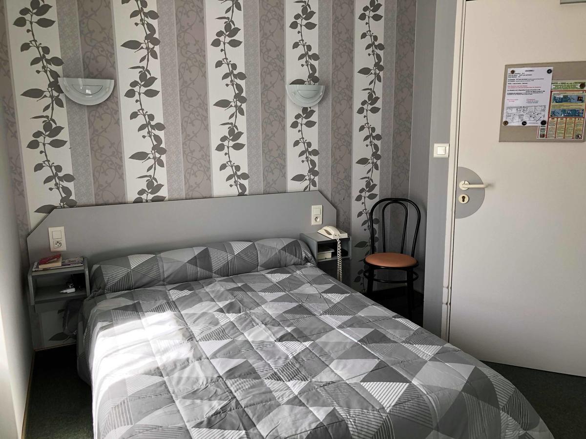 Hotel Des Voyageurs Saint-Chély-dʼAubrac エクステリア 写真